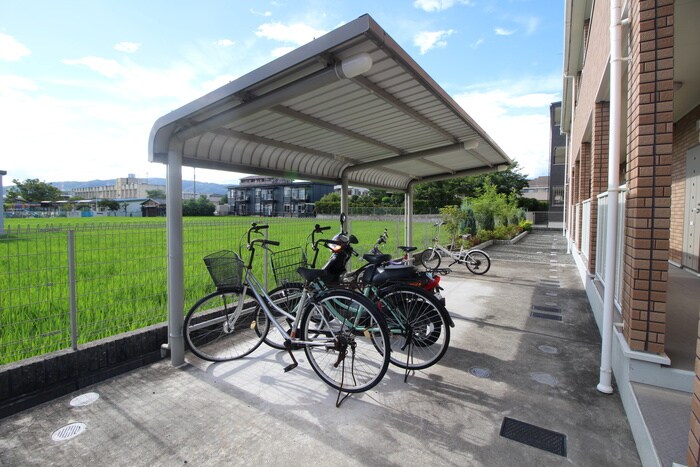 物件外観写真4　(駐輪場)