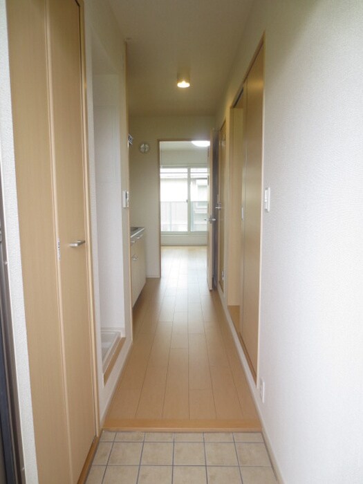 物件内観写真16　(玄関)