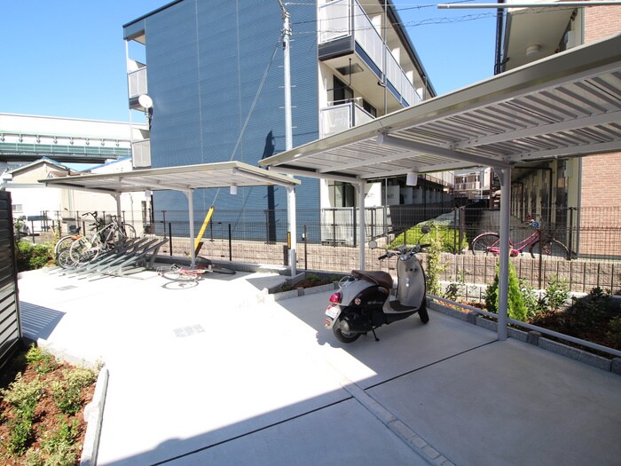 物件外観写真4　(駐輪場)