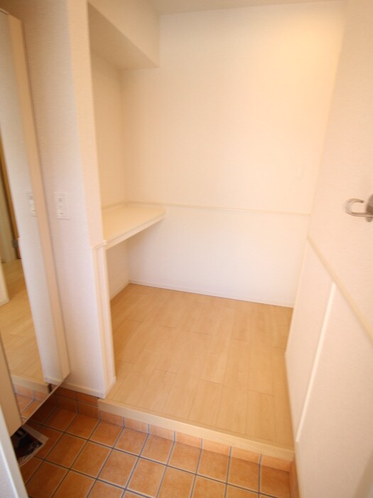 物件内観写真19　(玄関)