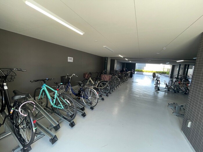 物件外観写真2　(駐輪場)