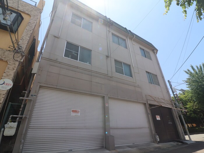 物件外観写真4　(エントランス部分)