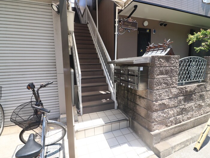 物件外観写真5　(駐輪場)