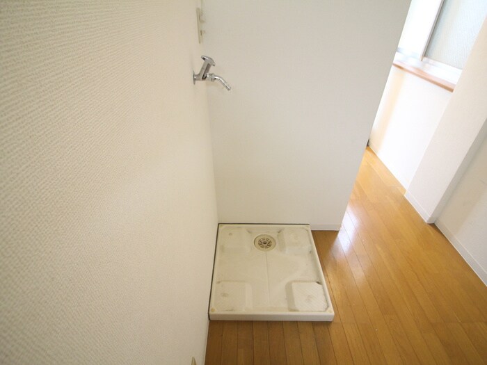 物件内観写真13　(洗濯機置場)