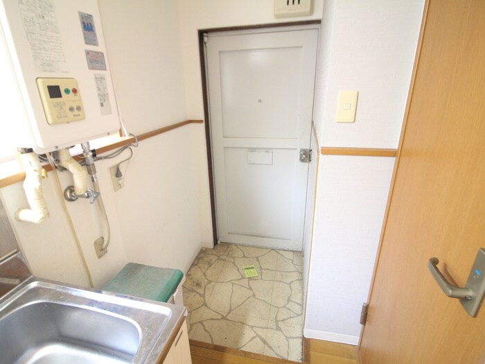 物件内観写真18　(玄関)