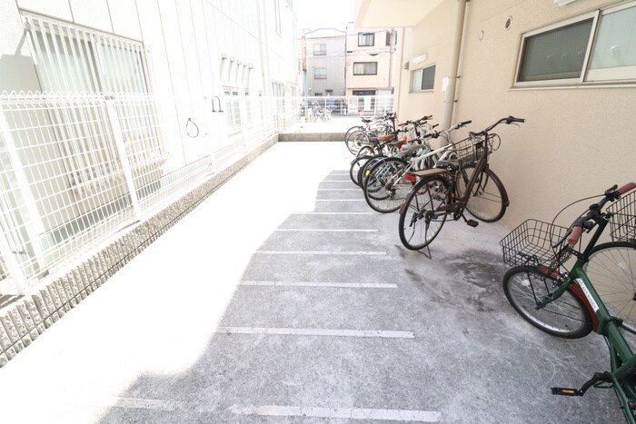 物件外観写真3　(駐輪場)