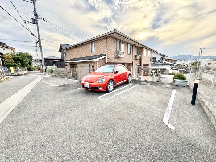 物件外観写真3　(駐車場)