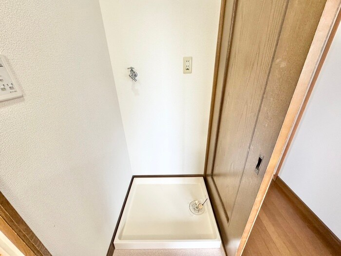 物件内観写真12　(洗濯機置場)