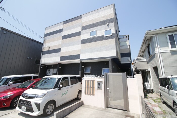 物件外観写真6　(エントランス部分)