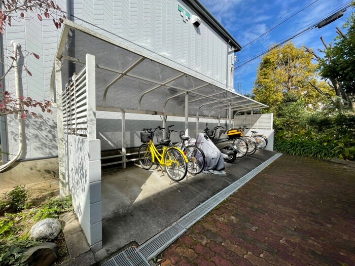 物件外観写真2　(駐輪場)