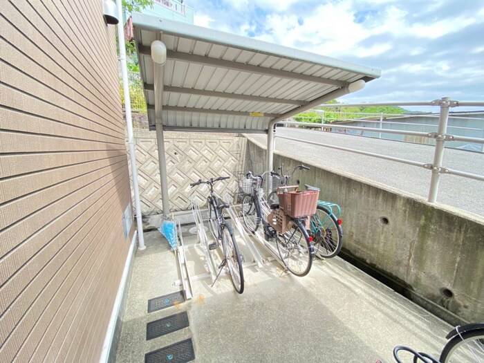 物件外観写真5　(駐輪場)