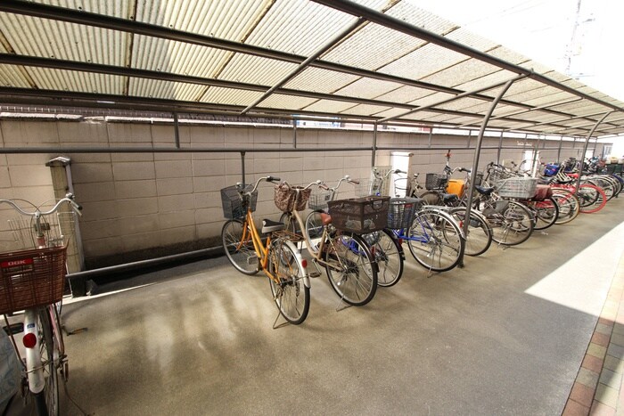物件外観写真4　(駐輪場)