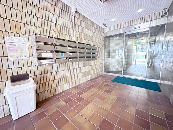 物件外観写真2　(エントランス部分)