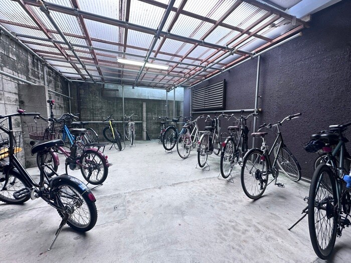 物件外観写真3　(駐輪場)