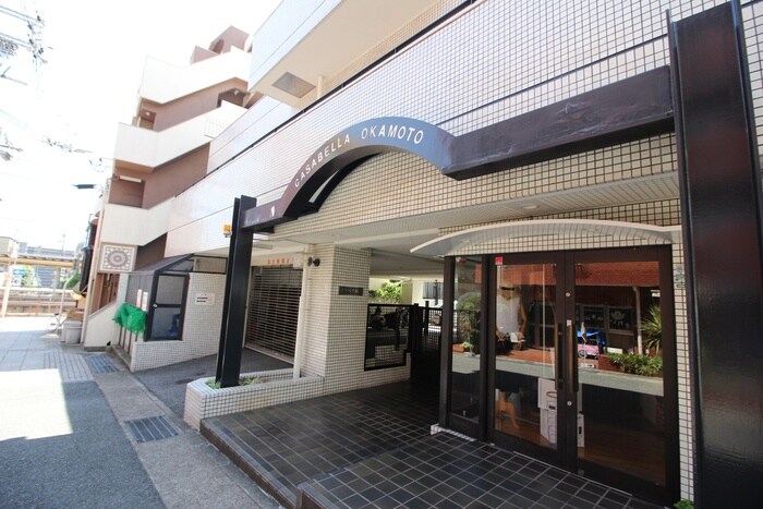 物件外観写真4　(エントランス部分)