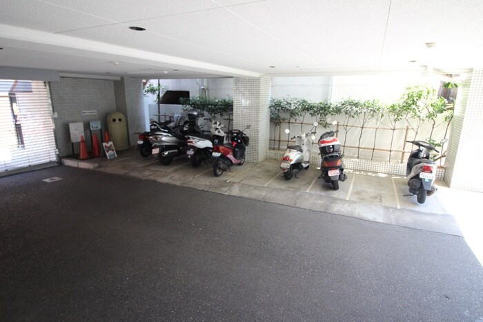 物件外観写真5　(駐輪場)