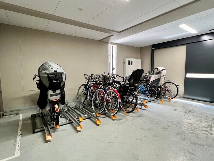 物件外観写真3　(駐輪場)