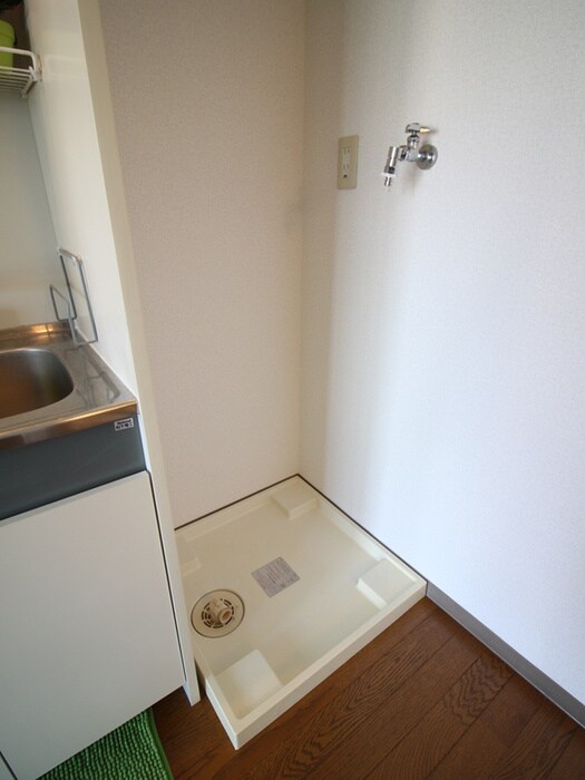 物件内観写真8　(洗濯機置場)