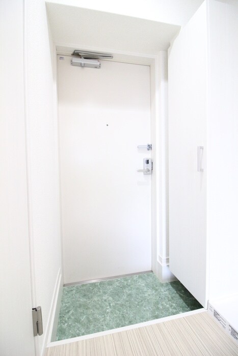 物件内観写真12　(玄関)