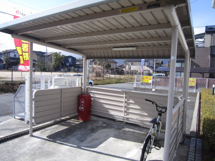 物件外観写真3　(駐輪場)