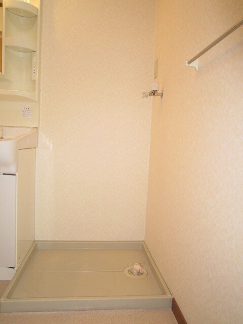 物件内観写真8　(洗濯機置場)