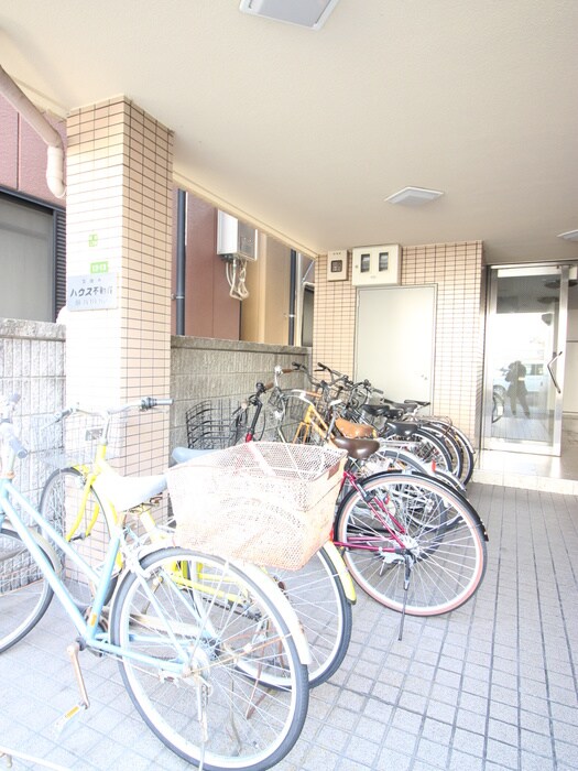 物件外観写真3　(駐輪場)