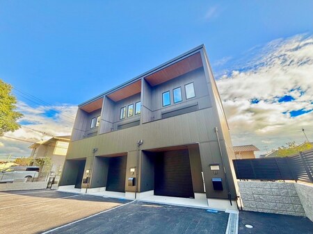 K-GARAGE猪名寺外観写真