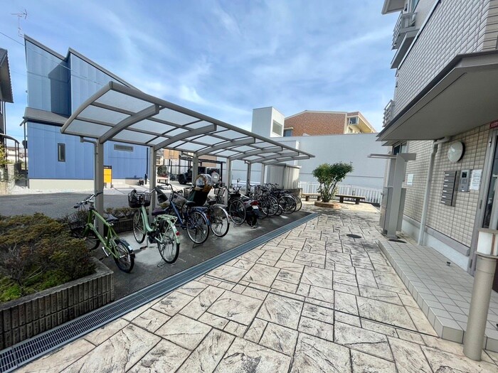 物件外観写真3　(駐輪場)
