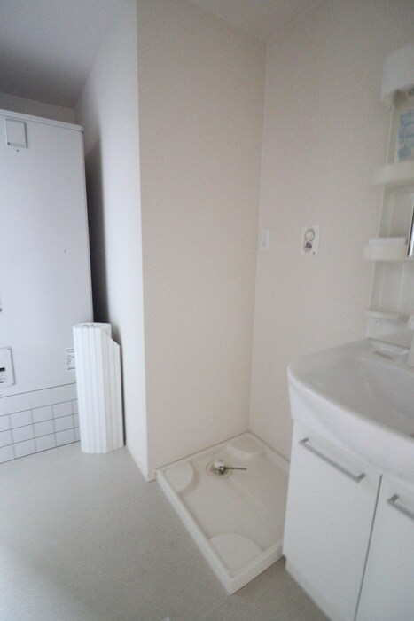 物件内観写真16　(洗濯機置場)