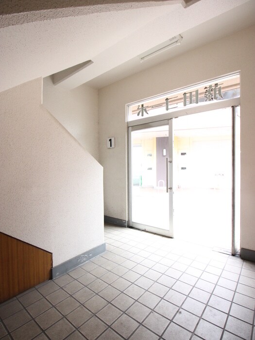 物件外観写真5　(エントランス部分)