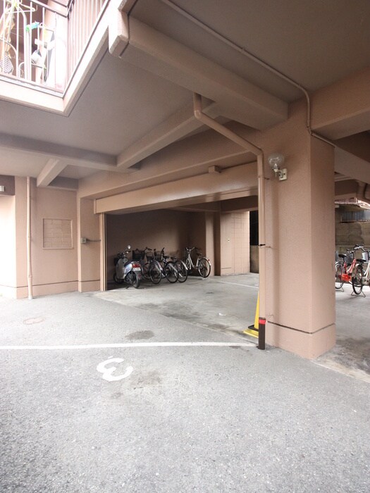 物件外観写真6　(駐輪場)