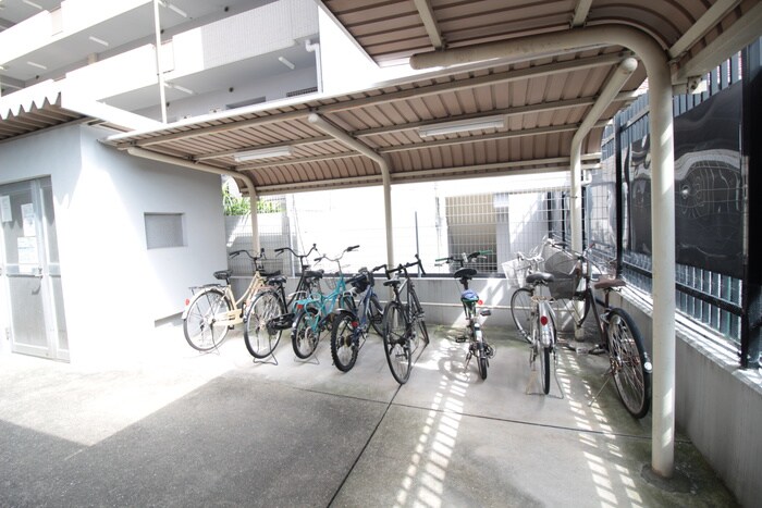 物件外観写真5　(駐輪場)