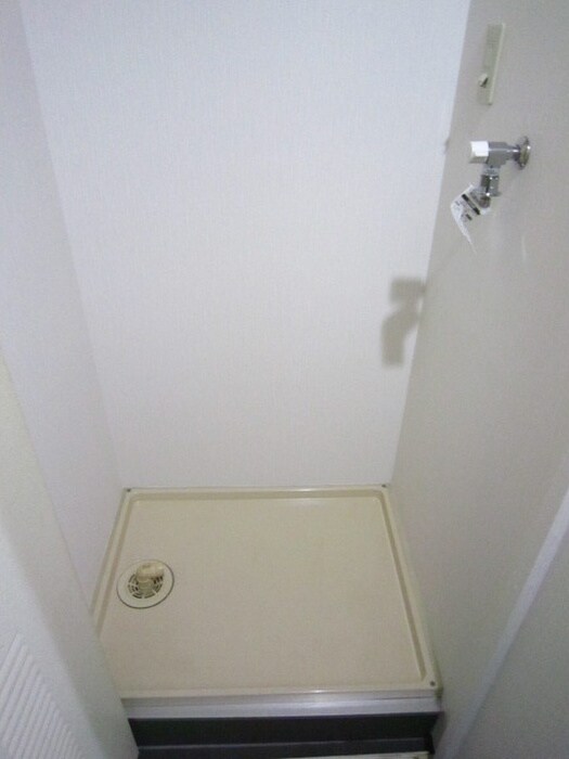 物件内観写真12　(洗濯機置場)