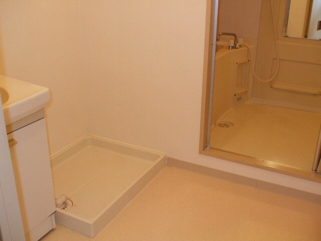 物件内観写真12　(洗濯機置場)