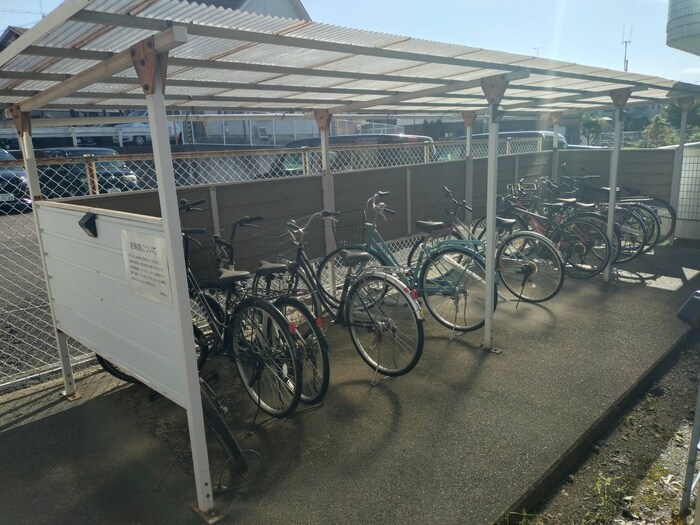 物件外観写真4　(駐輪場)