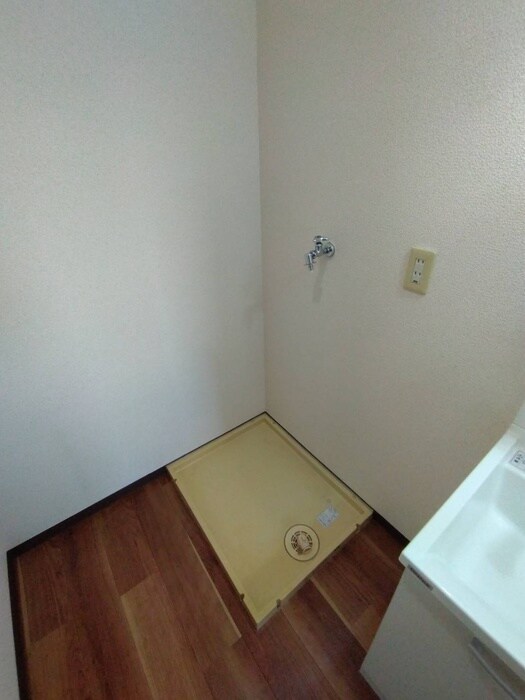 物件内観写真17　(洗濯機置場)