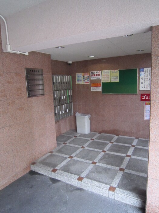 物件外観写真2　(エントランス部分)