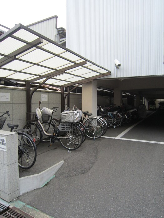 物件外観写真3　(駐輪場)
