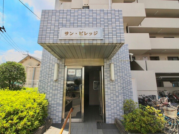 物件外観写真3　(エントランス部分)