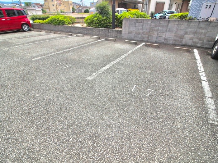 物件外観写真4　(駐車場)