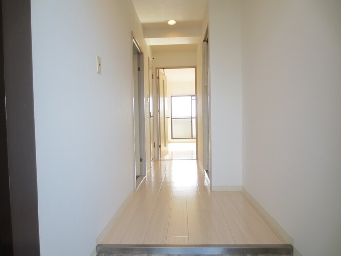 物件内観写真16　(廊下)