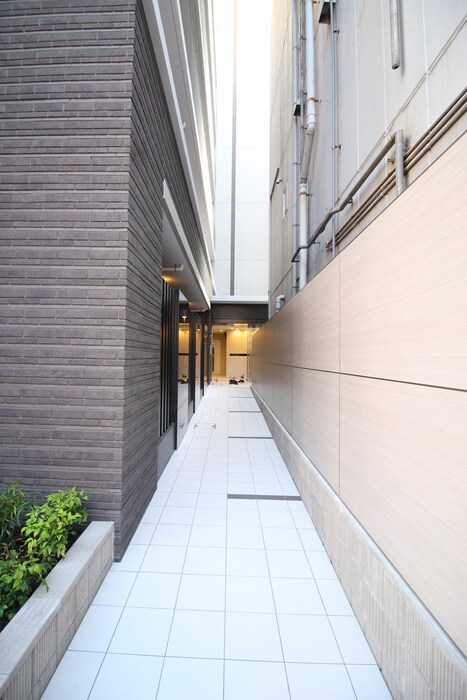 物件外観写真4　(エントランス部分)