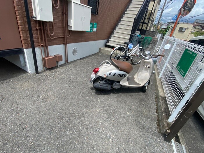 物件外観写真3　(駐輪場)