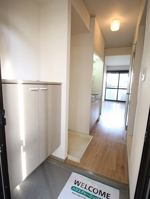 物件内観写真16　(玄関)