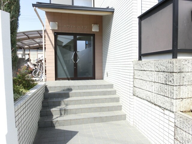 物件外観写真3　(エントランス部分)