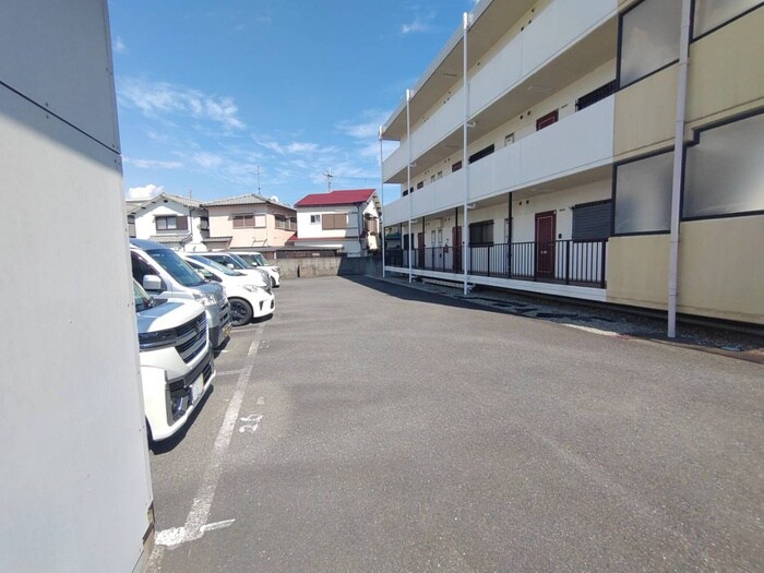 物件外観写真4　(駐車場)