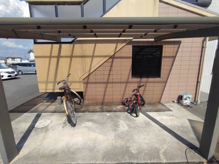 物件外観写真5　(駐輪場)