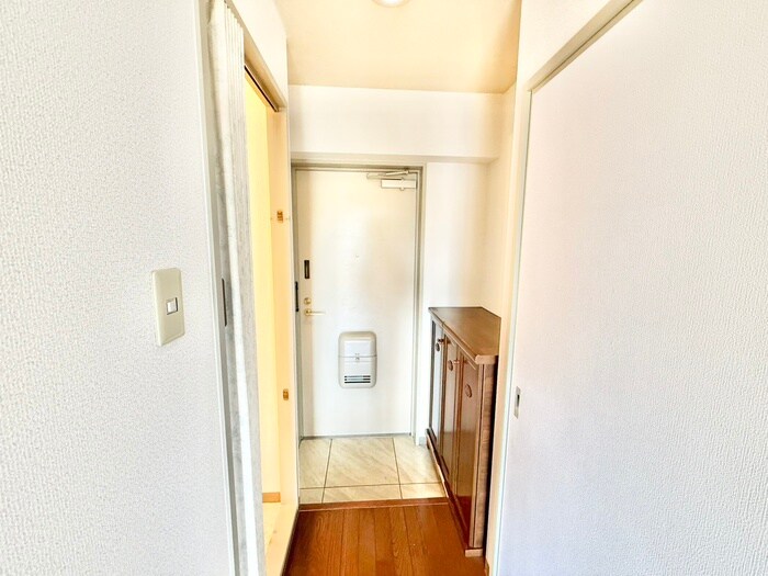 物件内観写真18　(玄関)