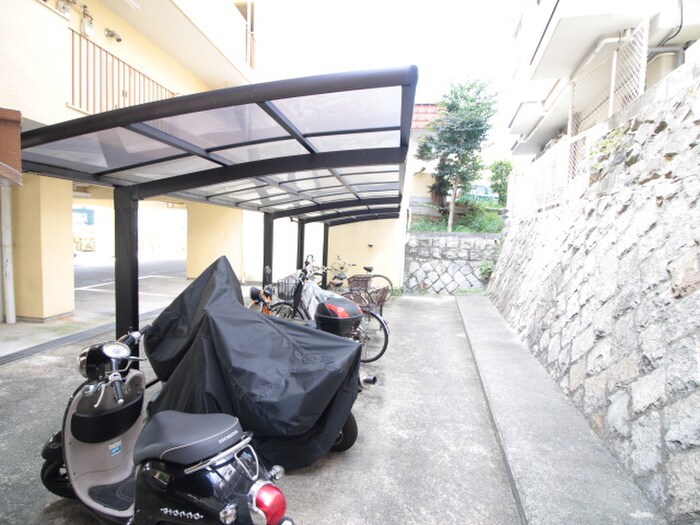 物件外観写真5　(駐輪場)