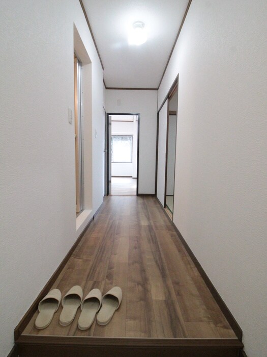 物件内観写真11　(廊下)